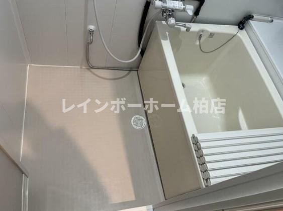 バス・シャワールーム　落ち着いた空間のお風呂です