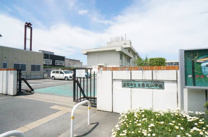 小学校　広陵町立広陵北小学校（小学校）まで586m