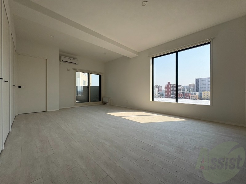 居室・リビング　広々としたリビングですね。使い勝手がよさそうですね！