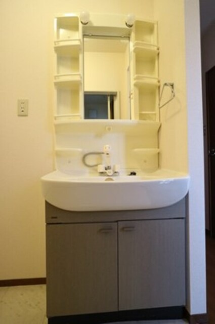 洗面設備　先発洗面化粧台