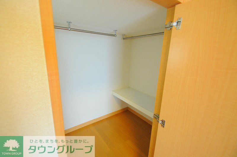 収納　1階はフローリング、2階はじゅうたんです。