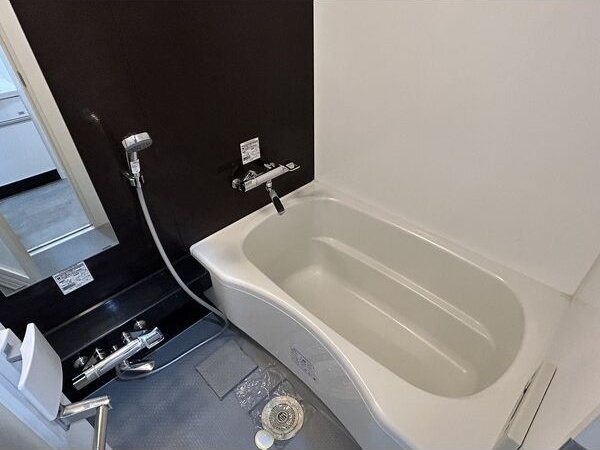 バス・シャワールーム　※写真は同じマンションの違う部屋のものになります。