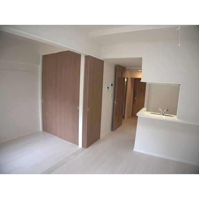 居室・リビング　こちらのリビングで趣味の時間をお楽しみください