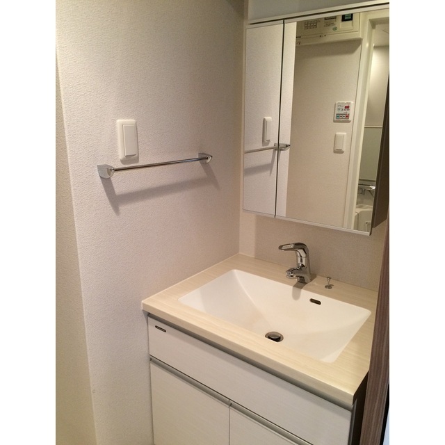 洗面設備　コンパクトで使いやすい洗面所