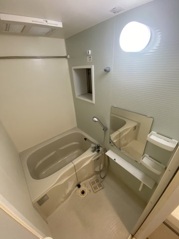 バス・シャワールーム　ファーストフィオーレ本町イーストII　浴室