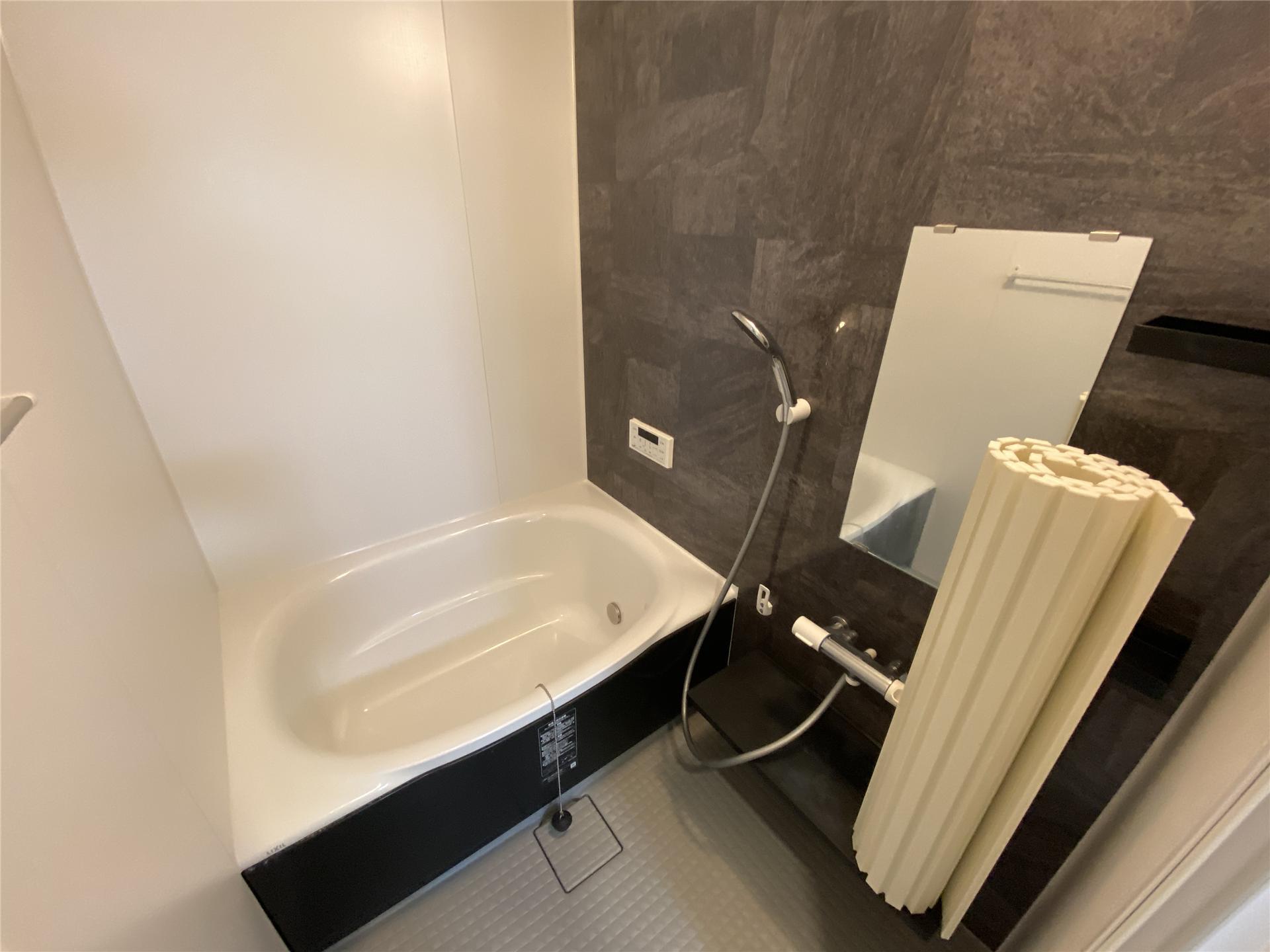 バス・シャワールーム　追い焚き付きのお風呂です