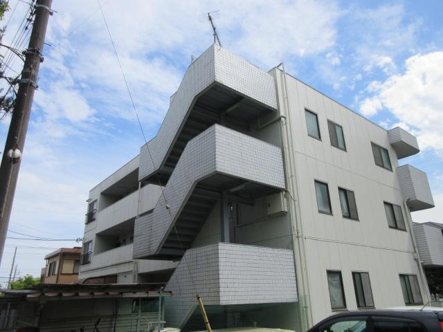 建物外観　3階建て