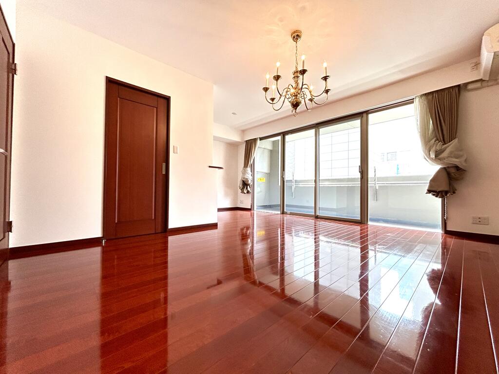 居室・リビング　※照明・カーテンは設備ではございません。