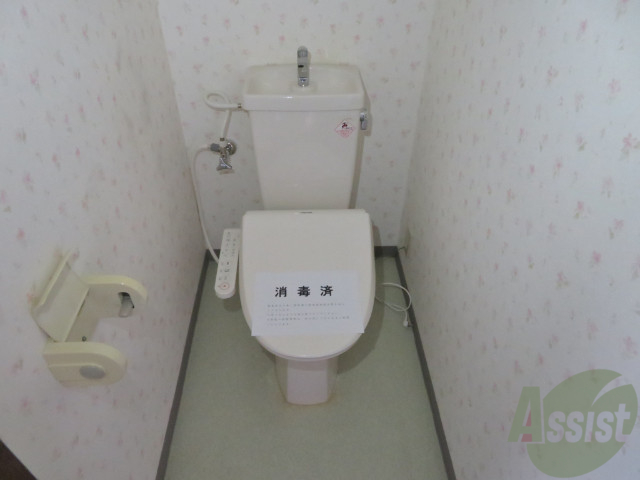 トイレ　トイレはこちらウォシュレット付きでうれしいですね