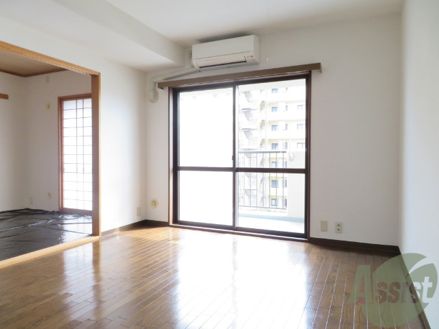 その他設備　大きな窓から光が差し込み明るいお部屋ですね