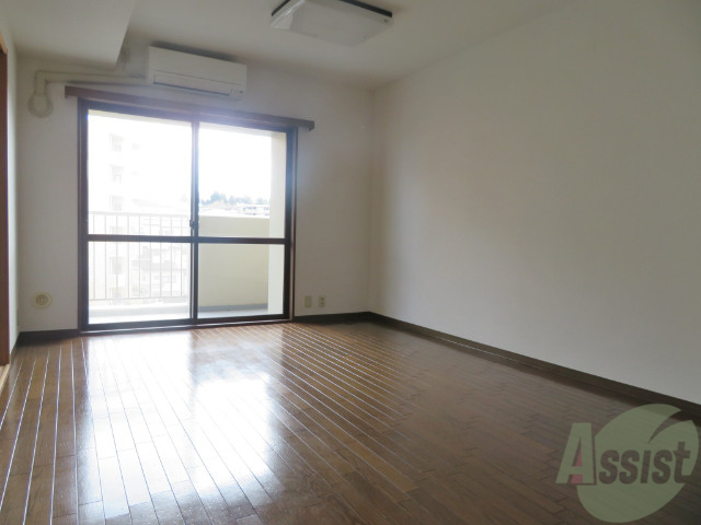 居室・リビング　こちらはフローリングＬＤＫ１２．１帖になりますね。