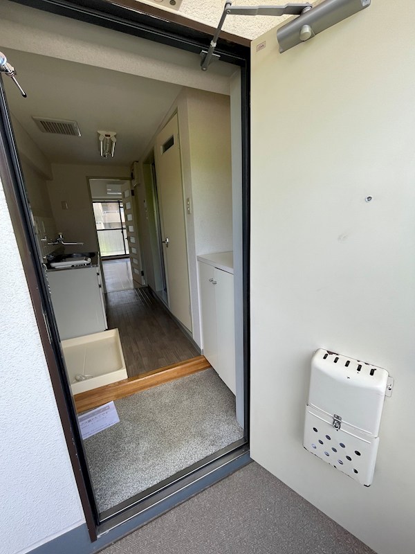 玄関　※別のお部屋を参照