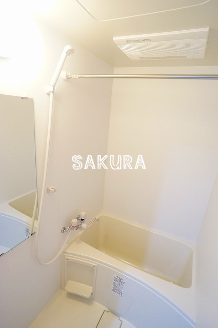 バス・シャワールーム　雨の日でも安心の浴室乾燥機付きです♪