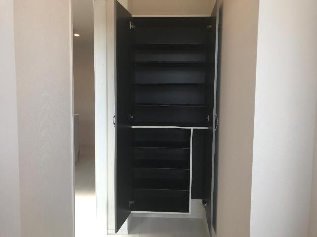 玄関　玄関収納