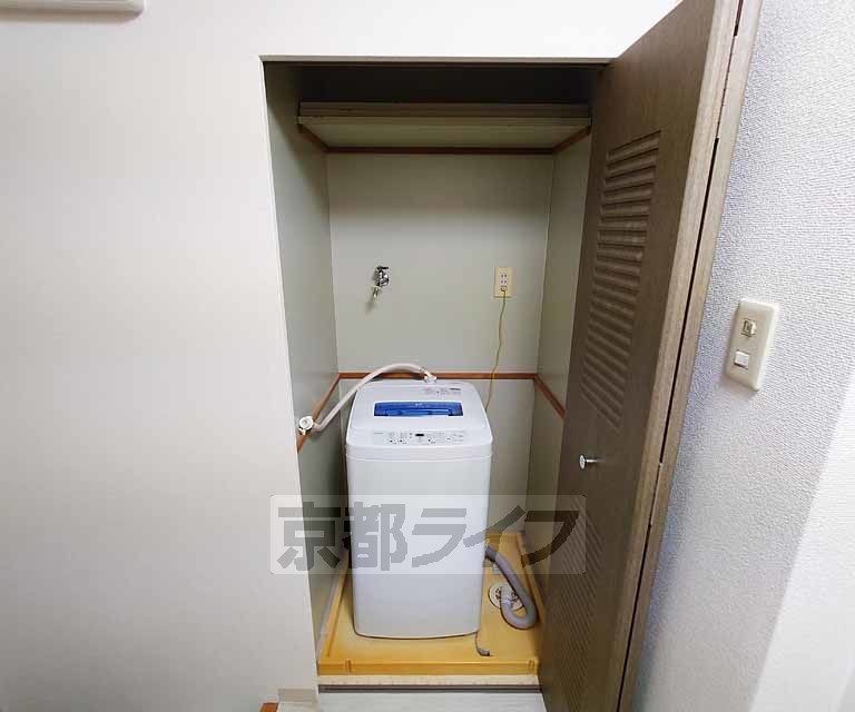 洗面設備　室内に洗濯機が置けます