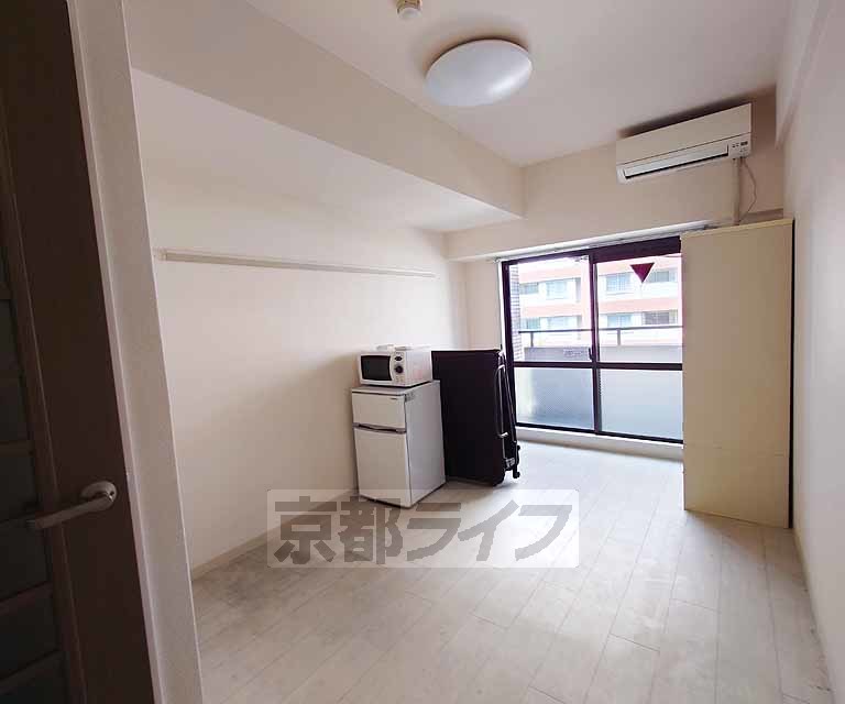 居室・リビング　明るい洋室