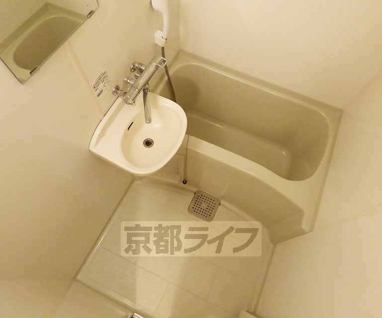 バス・シャワールーム　浴室乾燥機付きです