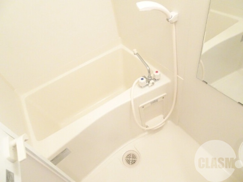 バス・シャワールーム　キレイにリフォームされています♪