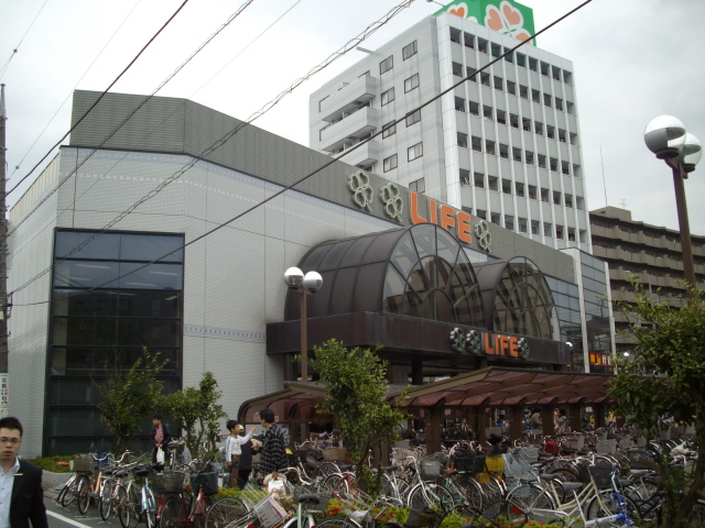 スーパー　ライフ平和台店（スーパー）まで703m