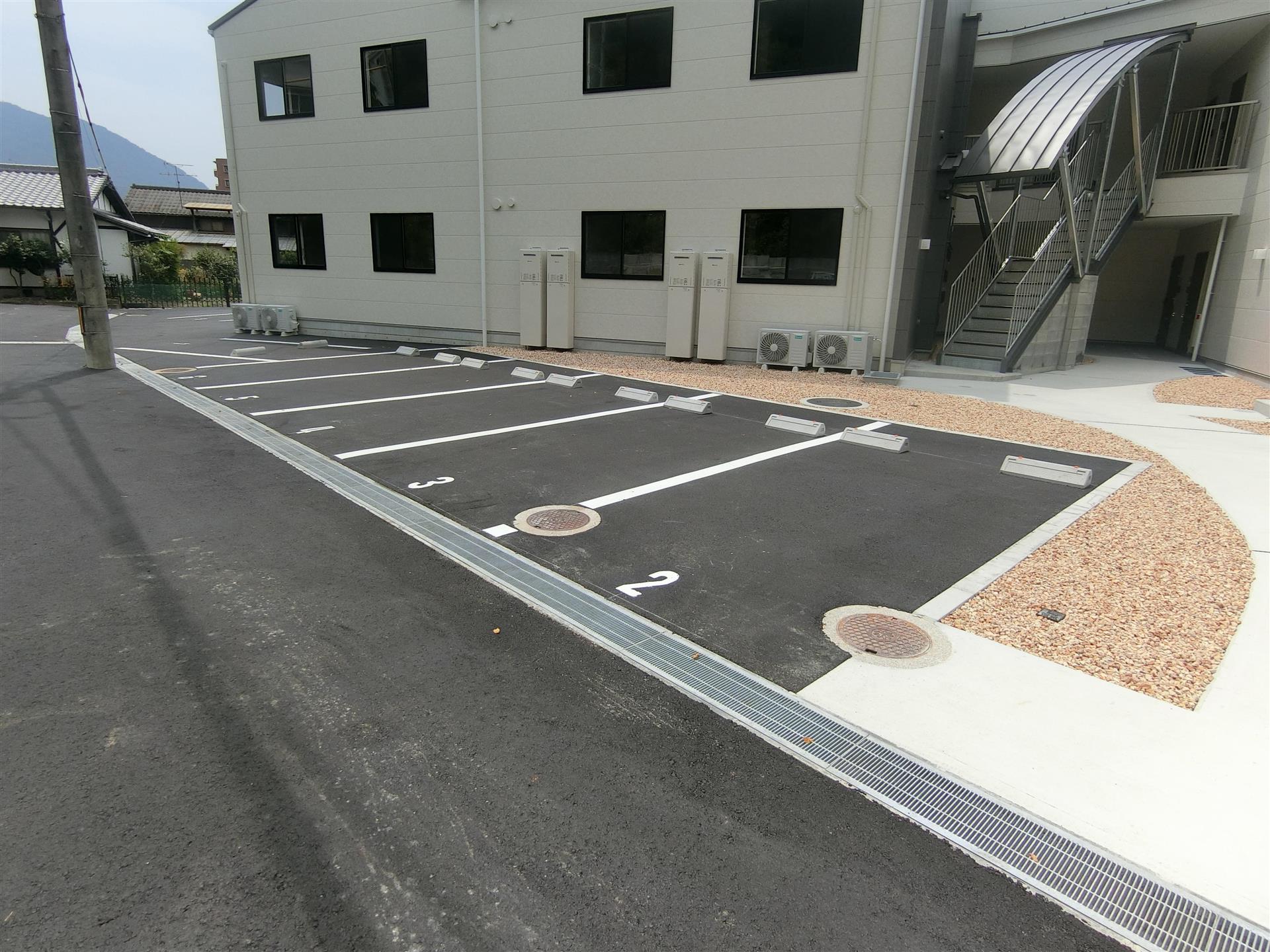 駐車場　綺麗に舗装された駐車場♪