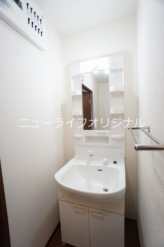 洗面設備　シンプルで使いやすいつくりの洗面台です！