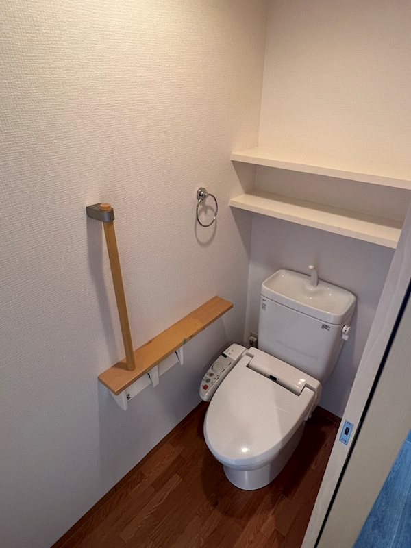 トイレ　※同タイプの間取りの写真です。現状を優先します。