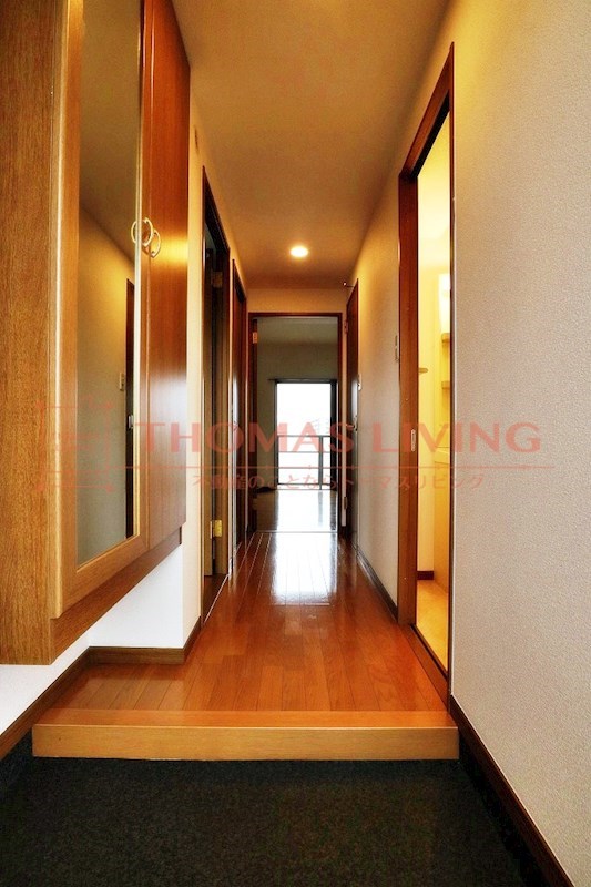 玄関　写真は別号室です。