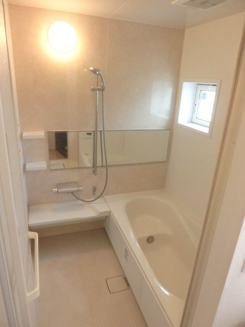 バス・シャワールーム　ゆったりとした一坪バス