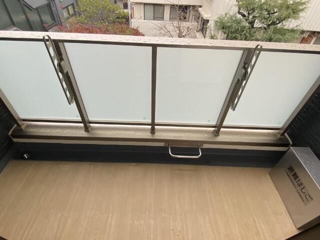 バルコニー　外からの目が気にならないバルコニーで洗濯物が干せます