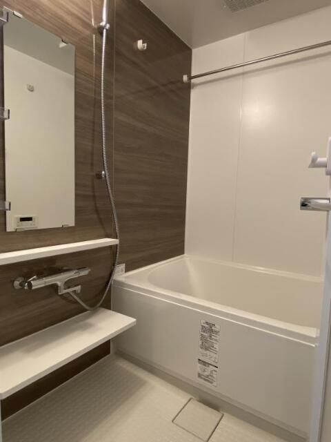 バス・シャワールーム　コンパクトで使いやすいお風呂です