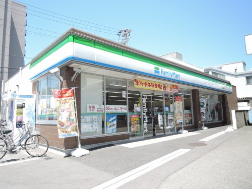 コンビニ　ファミリーマート 富吉駅前店（コンビニ）まで802m