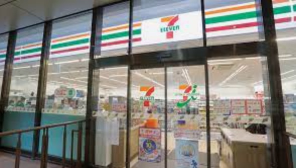 コンビニ　セブンイレブン足立千住1丁目店（コンビニ）まで317m