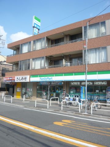 コンビニ　ファミリーマート（コンビニ）まで650m