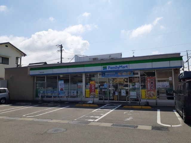 コンビニ　ファミリーマート生石店様（コンビニ）まで450m
