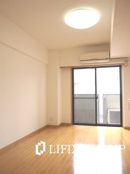 居室・リビング　窓側リビング