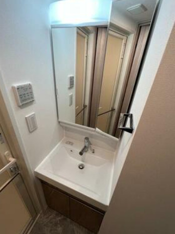 洗面設備　※別部屋の参考写真です。