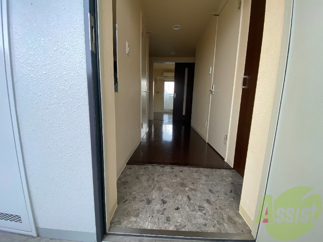 玄関　玄関からの様子を撮影してみました。動線になります。