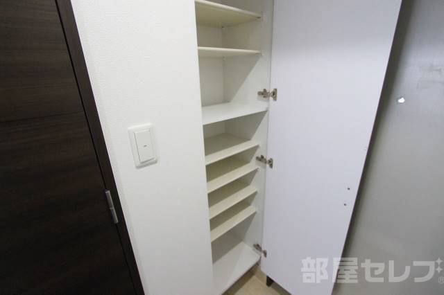 玄関　シューズボックスです