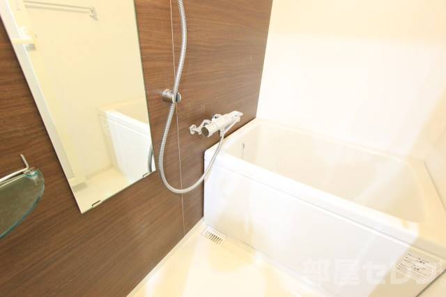 バス・シャワールーム　ゆったりバスルームです
