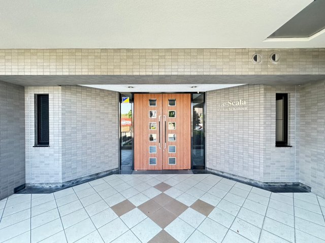エントランス　詳細は、RISUMO江坂本店までお問合せください♪