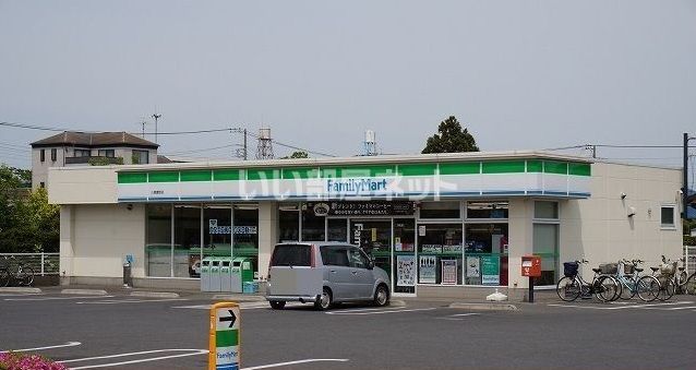 コンビニ　ファミリーマート 三郷鷹野三丁目店（コンビニ）まで566m