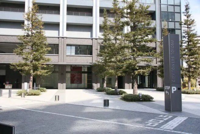 駐車場　駐車場入口