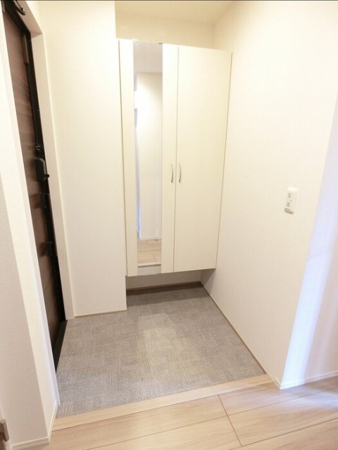 玄関　同物件別号室のものです。