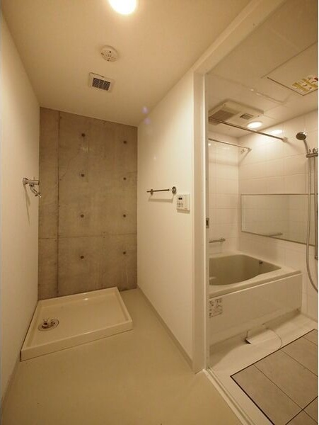 バス・シャワールーム　※写真は同じマンションの違う部屋のものになります。