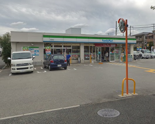 コンビニ　ファミリーマート（コンビニ）まで207m