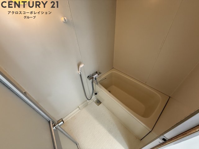 バス・シャワールーム　シンプルな浴室