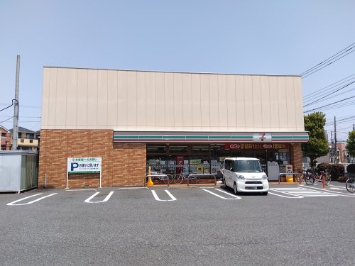 コンビニ　セブンイレブン葛飾東金町4丁目店（コンビニ）まで555m