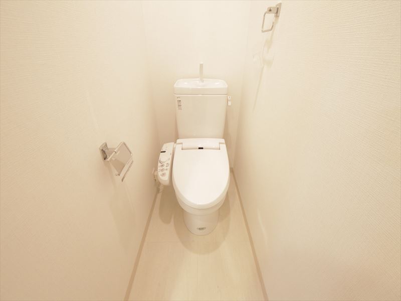 トイレ　温水洗浄便座付き