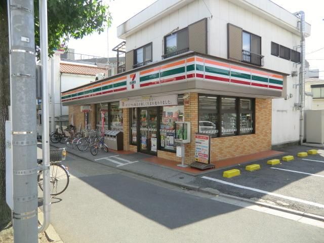 コンビニ　セブンイレブン（コンビニ）まで550m