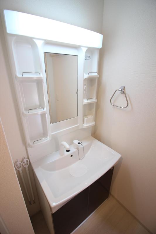 洗面設備　2　シャワー付き洗面台